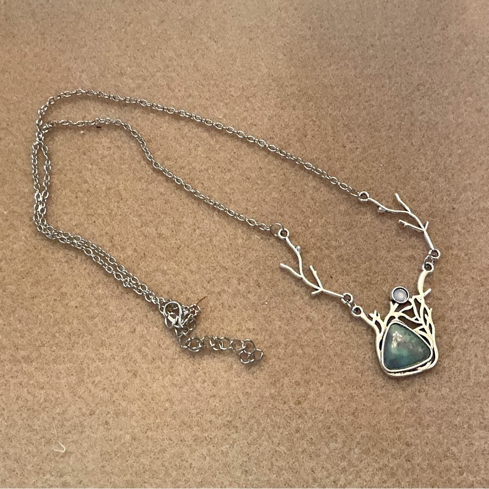 Beautiful Antler Silver Plated alloy Necklace 26” BN